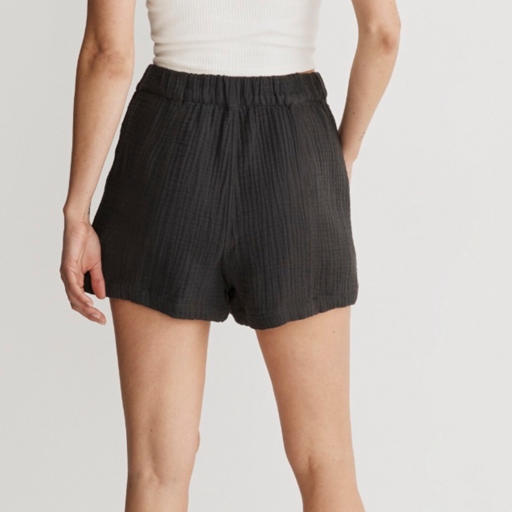 Madewell easy pull on shorts in Lightspun cotton gauze black coal grey - Picture 3 of 10